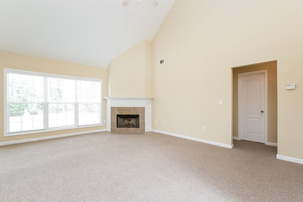 4050 Grandover Dr - Photo 4 of 17