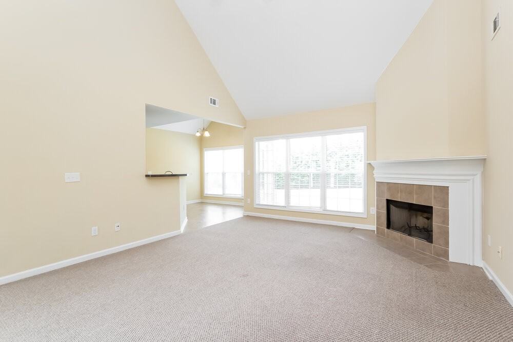 4050 Grandover Dr - Photo 5 of 17
