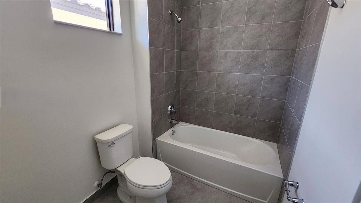 8119 Nw 42nd St - Photo 7 of 8