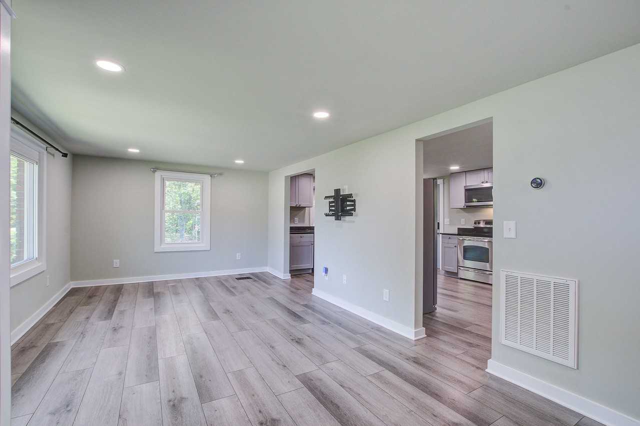 200 State Road S-8-384 - Photo 5 of 8
