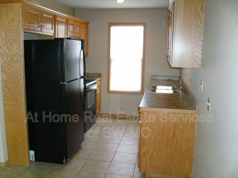 1132 N Westwood Ave - Photo 2 of 9