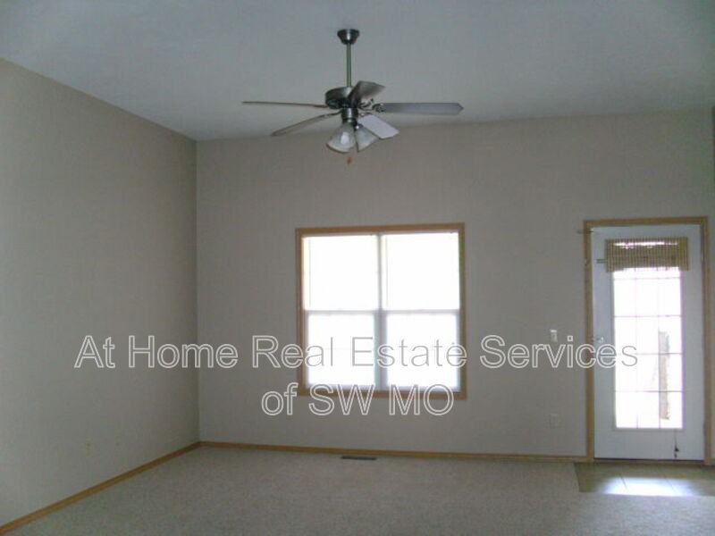 1132 N Westwood Ave - Photo 3 of 9