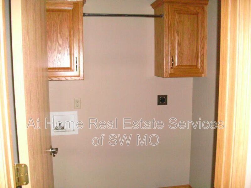 1132 N Westwood Ave - Photo 5 of 9