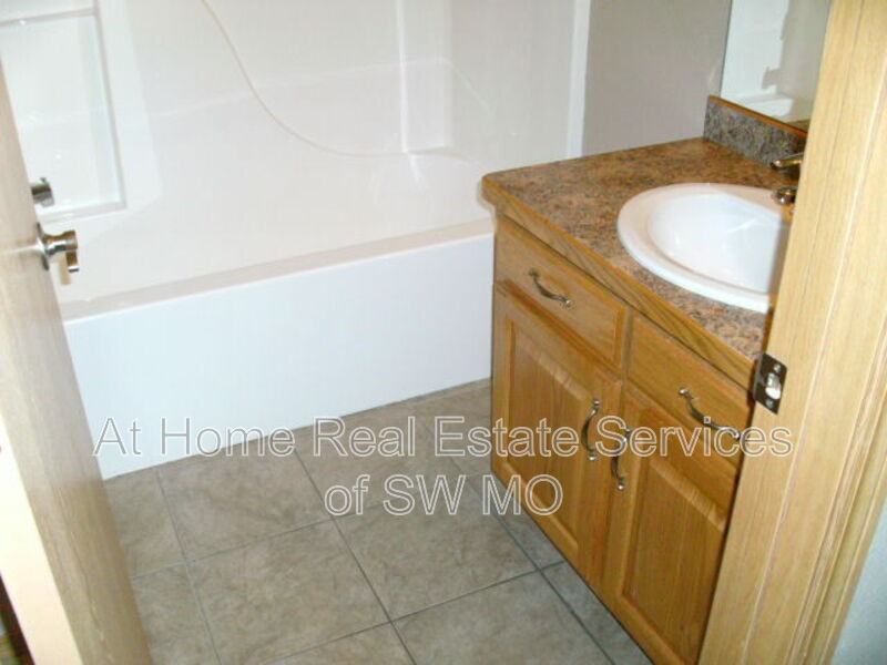 1132 N Westwood Ave - Photo 6 of 9