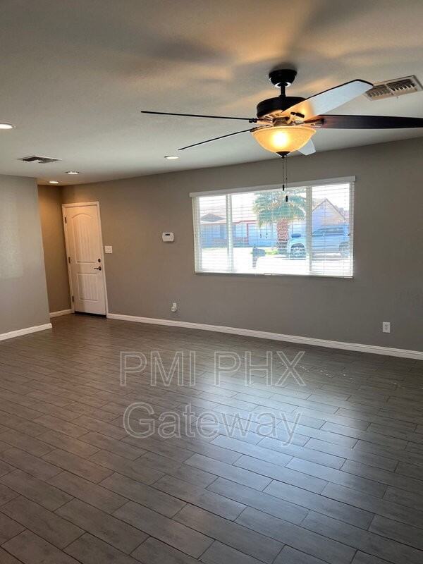 1336 W 12th St - Photo 3 of 7