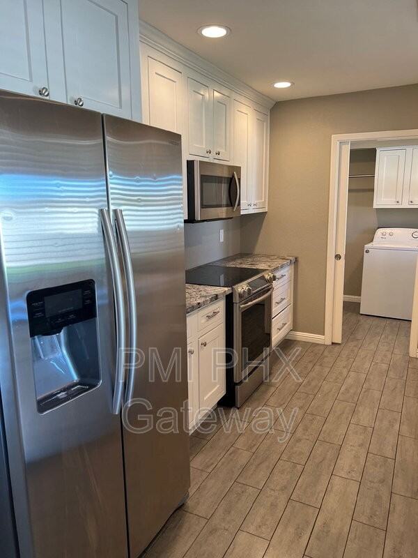 1336 W 12th St - Photo 4 of 7