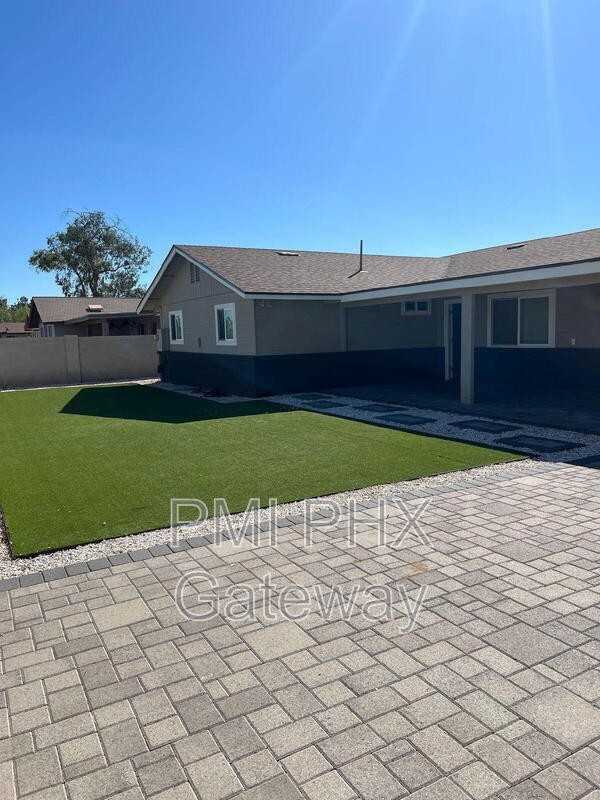 1336 W 12th St - Photo 6 of 7
