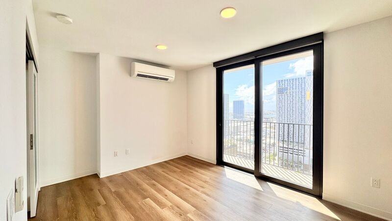 987 Queen St #2511 - Photo 3 of 25