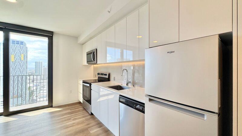 987 Queen St #2511 - Photo 6 of 25