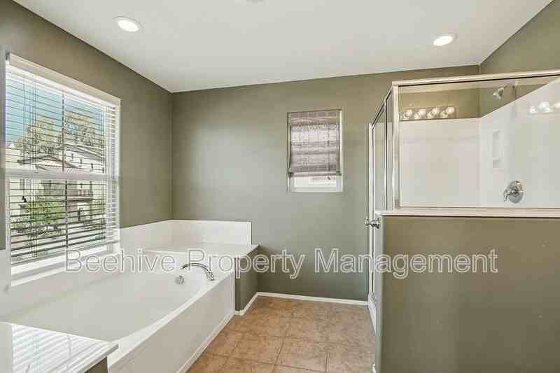 2947 N Evergreen St - Photo 4 of 6