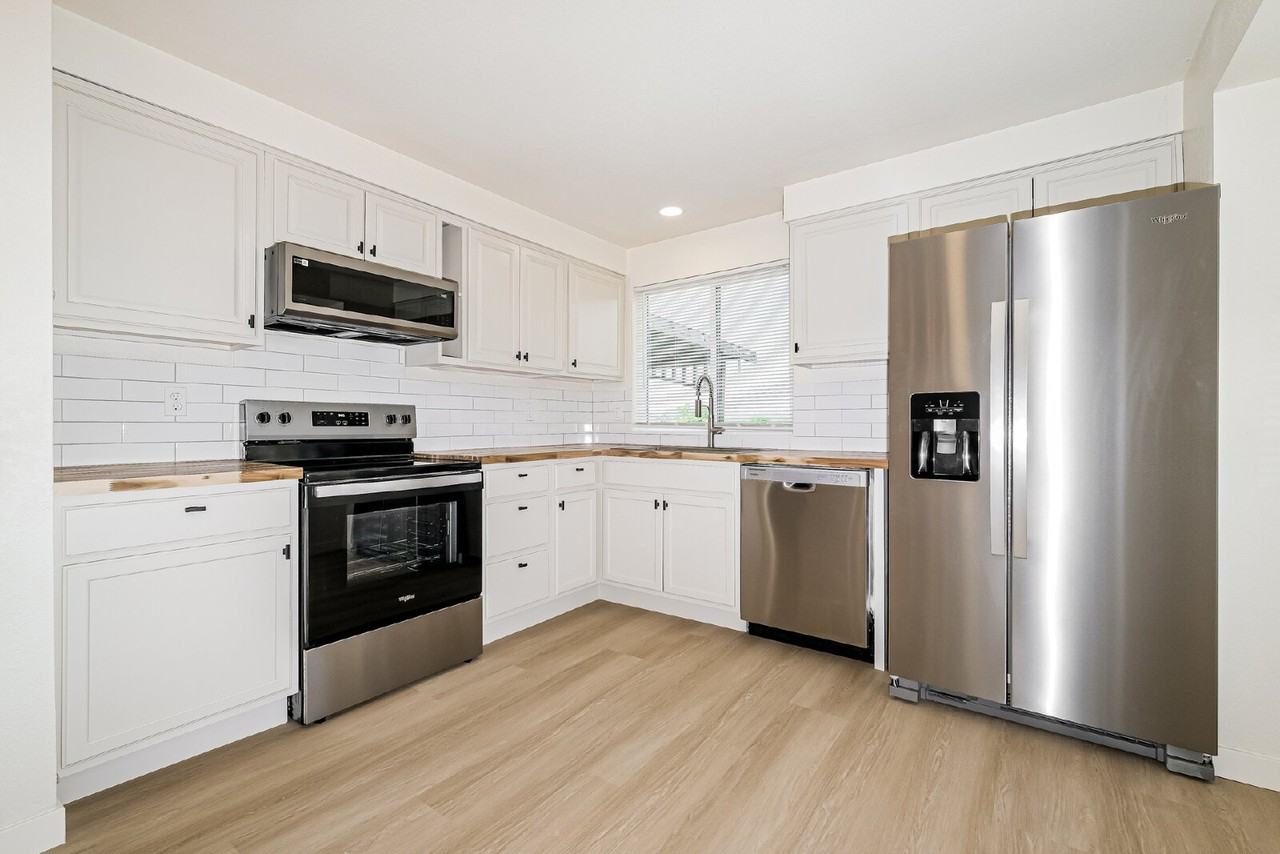 500 S 27th Pl - Photo 2 of 16
