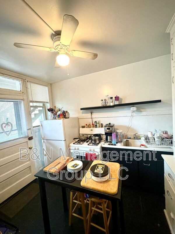 1719 W Ainslie St #1 - Photo 2 of 6