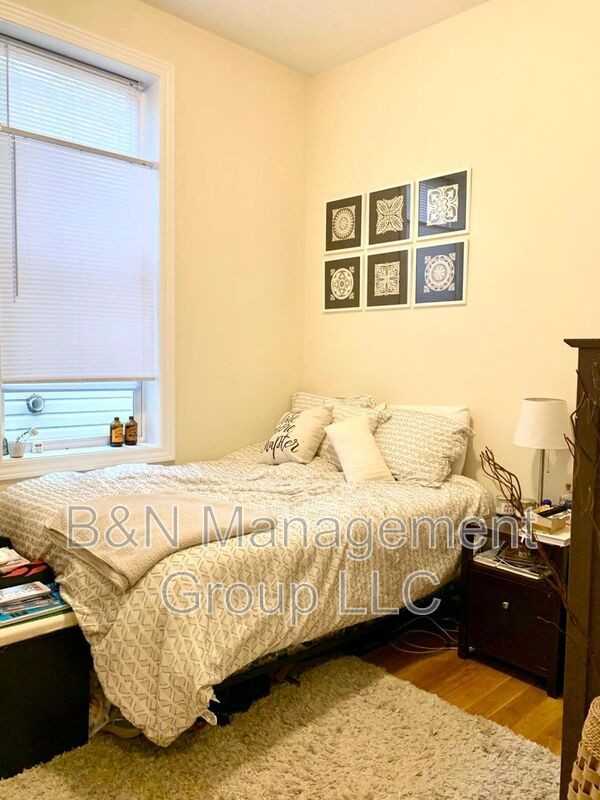 1719 W Ainslie St #1 - Photo 4 of 6