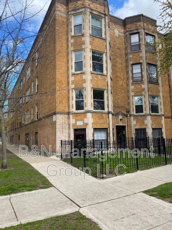 1719 W Ainslie St #1 - Photo 5 of 6