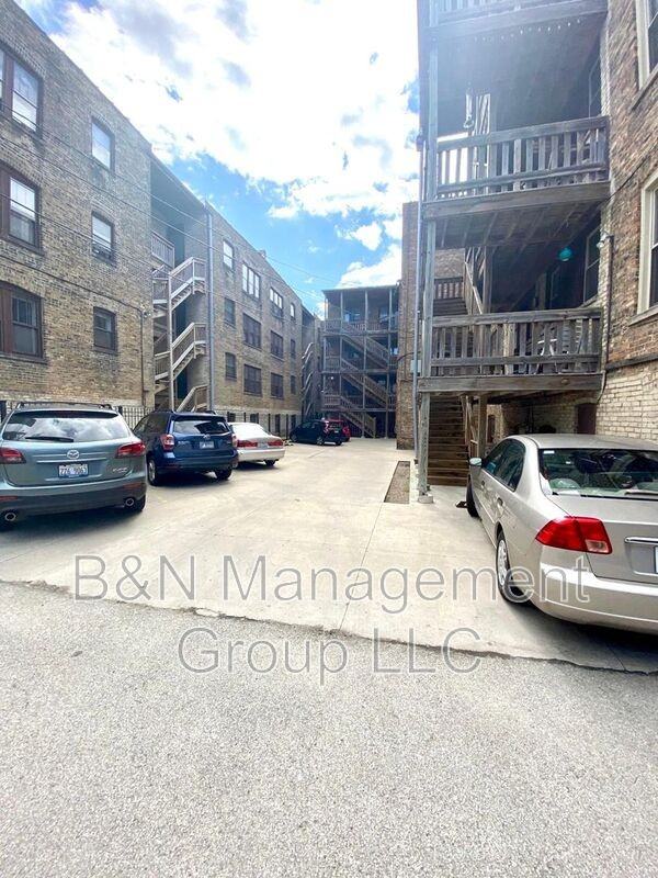 1719 W Ainslie St #1 - Photo 6 of 6