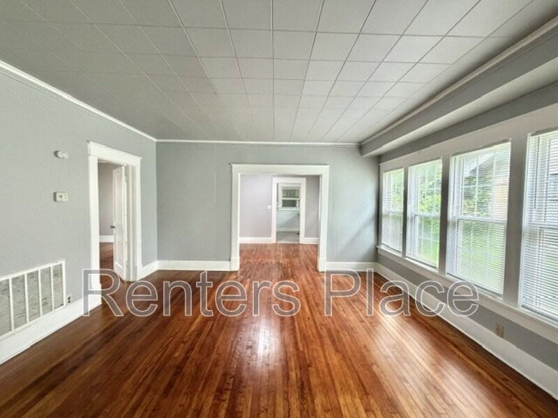 204 S Birch St - Photo 5 of 24