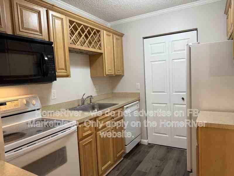6010 Laketree Ln #H - Photo 7 of 21