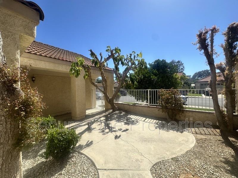 2324 Hampton Ave - Photo 2 of 25