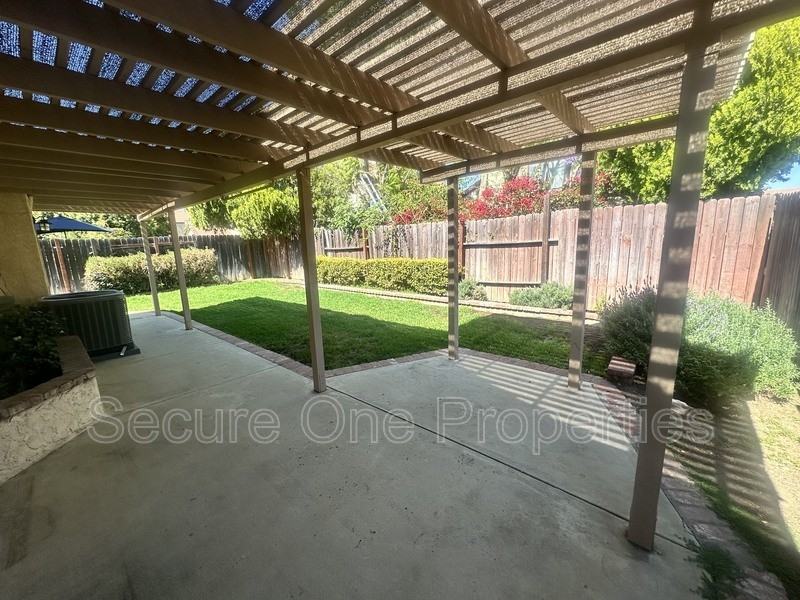 2324 Hampton Ave - Photo 3 of 25