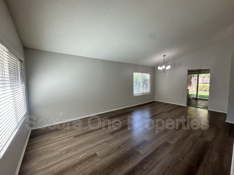 2324 Hampton Ave - Photo 6 of 25