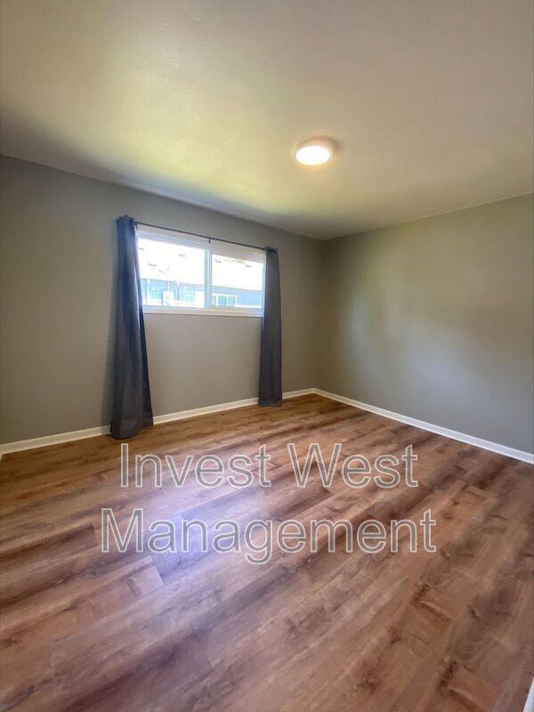 224 Cypress St - Photo 7 of 16