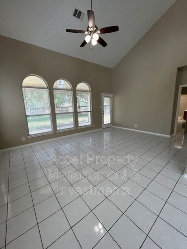4510 Santa Inez St #B - Photo 5 of 12
