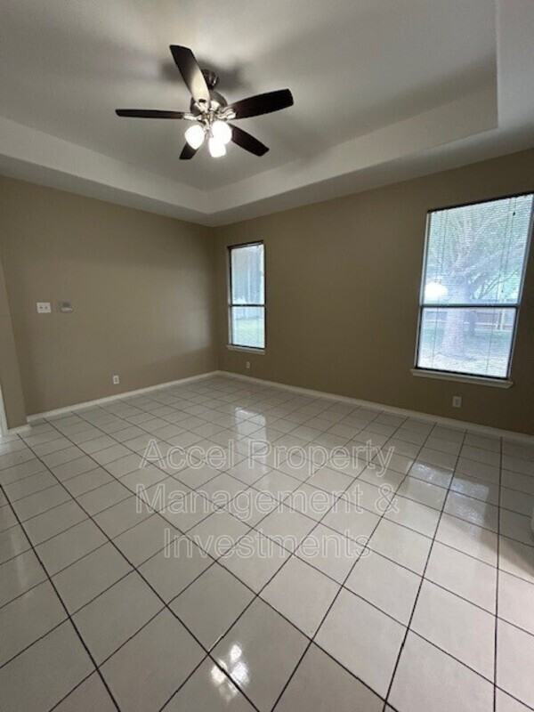 4510 Santa Inez St #B - Photo 6 of 12