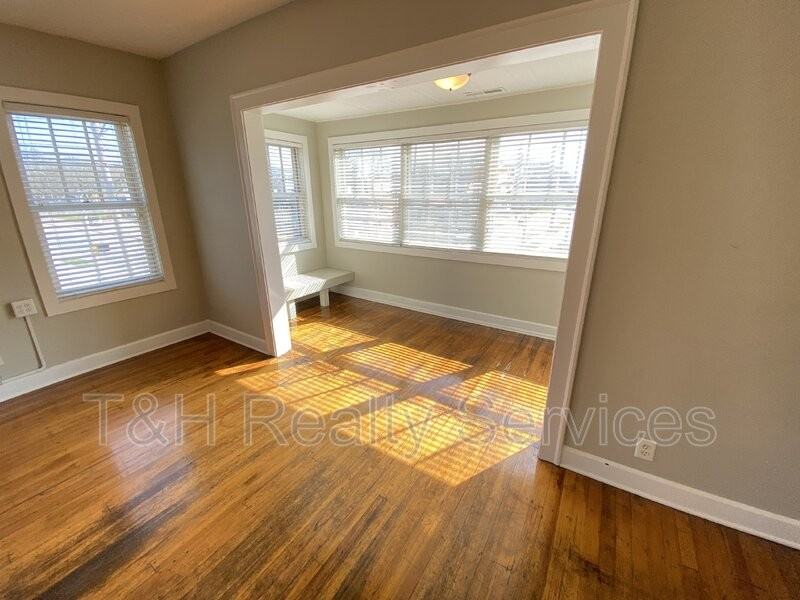 4842 N College Ave - Photo 5 of 36