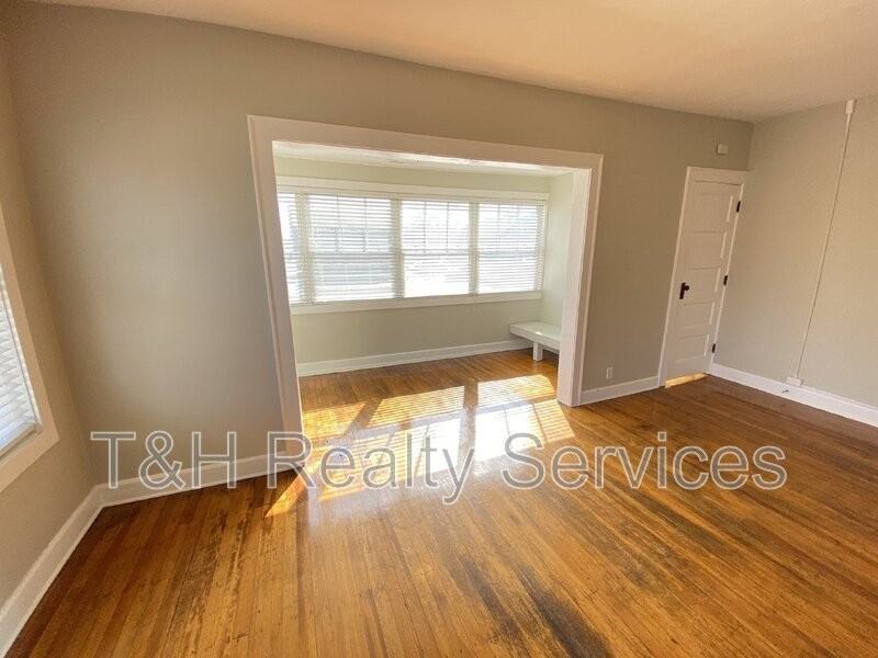 4842 N College Ave - Photo 6 of 36