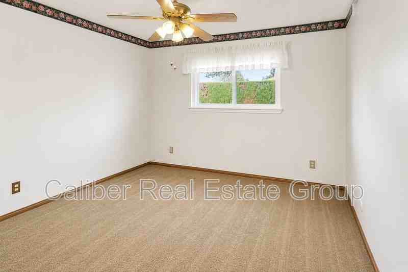 518 N Carousel Pl - Photo 3 of 9