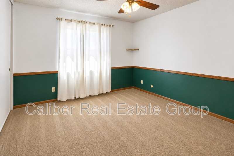 518 N Carousel Pl - Photo 4 of 9