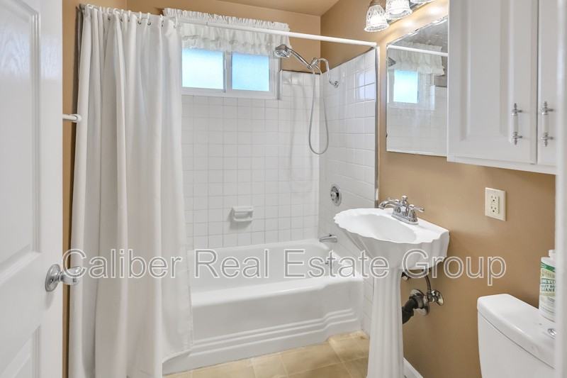 518 N Carousel Pl - Photo 7 of 9