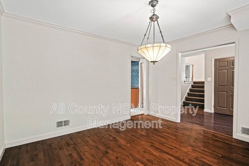 6428 Earlham Dr - Photo 7 of 50