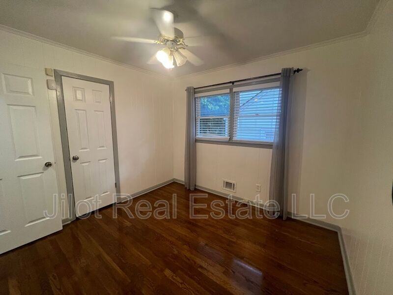 2485 Jefferson Ter - Photo 5 of 13