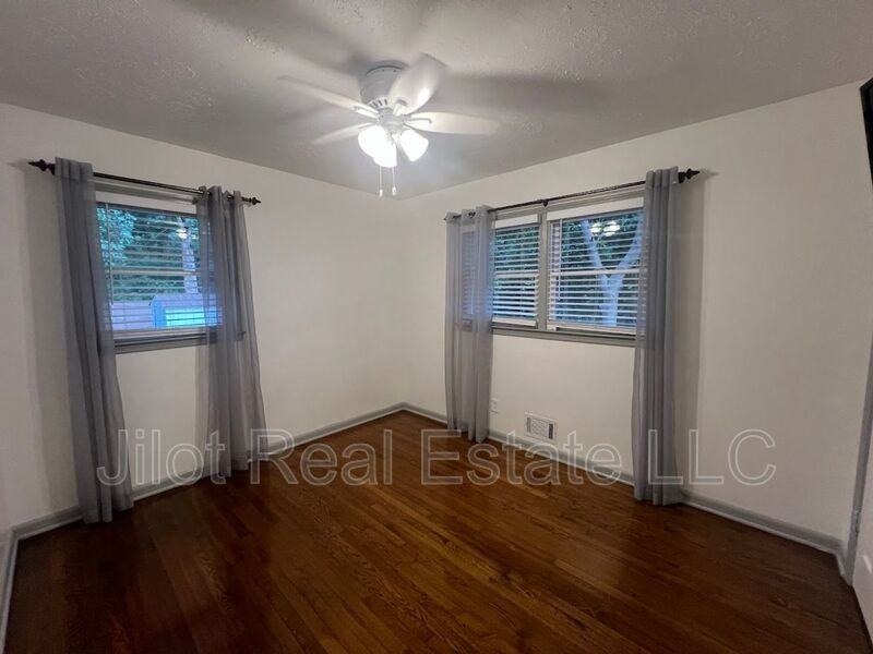 2485 Jefferson Ter - Photo 6 of 13
