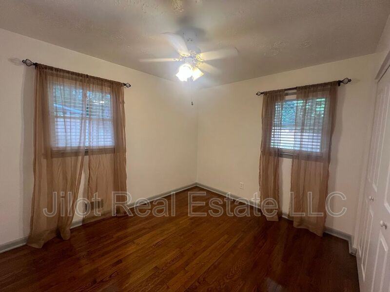 2485 Jefferson Ter - Photo 7 of 13