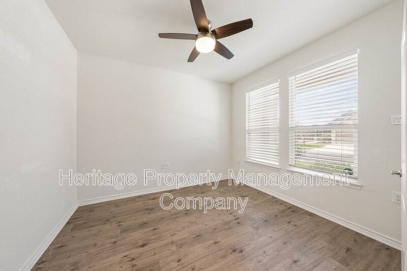 7347 Bluebonnet Bay - Photo 5 of 45