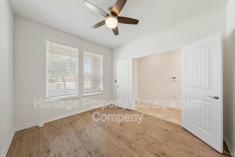 7347 Bluebonnet Bay - Photo 6 of 45
