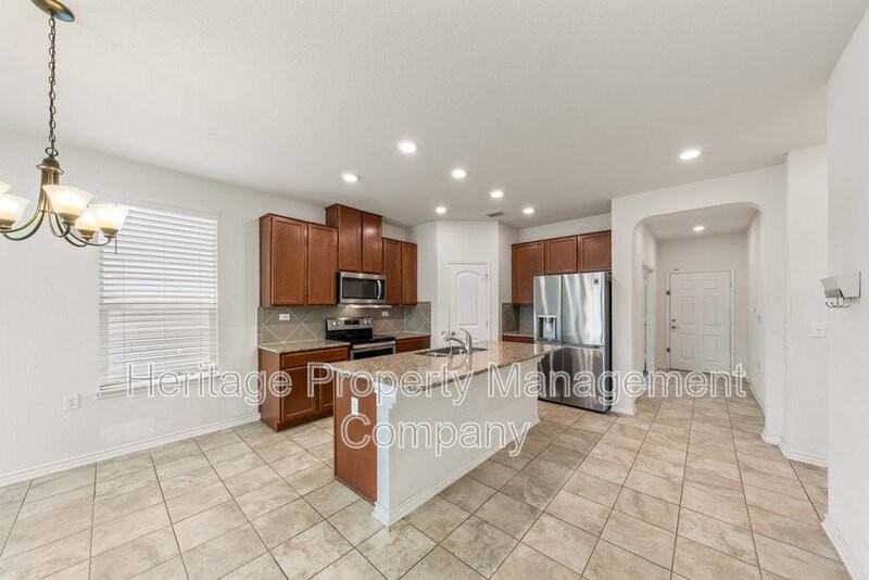 7347 Bluebonnet Bay - Photo 7 of 45