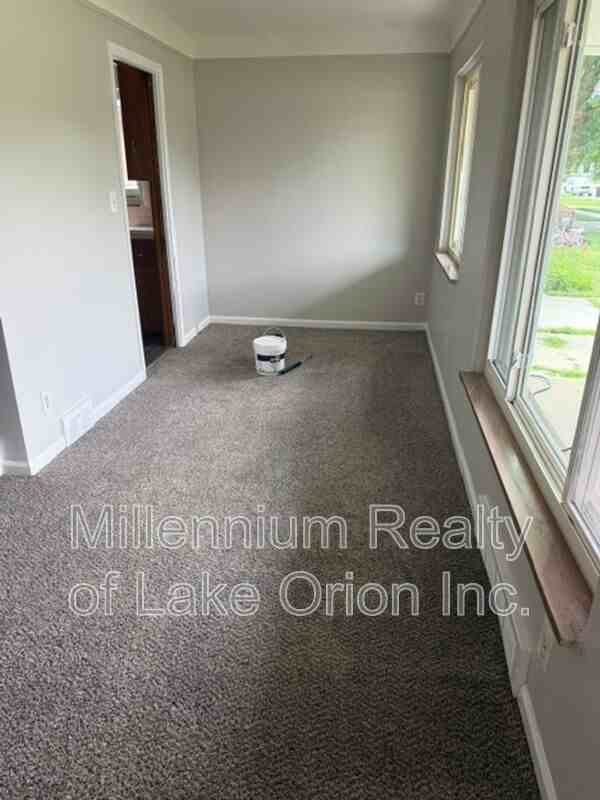 19286 Lahser Rd - Photo 3 of 16