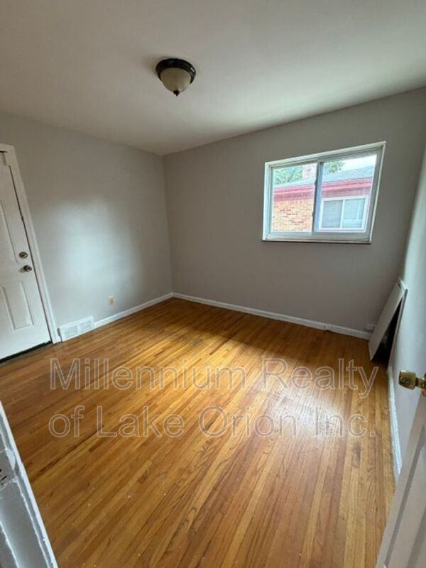 19286 Lahser Rd - Photo 7 of 16
