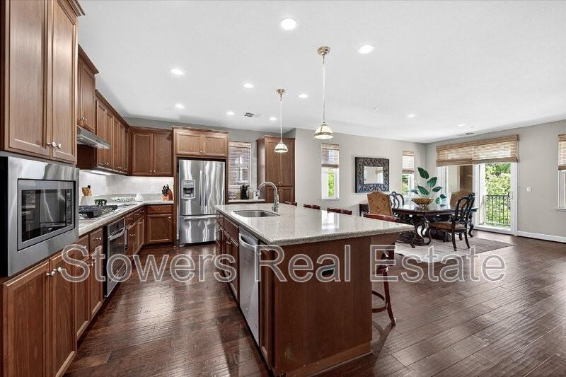 3273 Central Pkwy - Photo 3 of 29