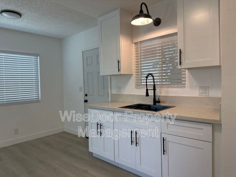 7914 16th St - Photo 3 of 9