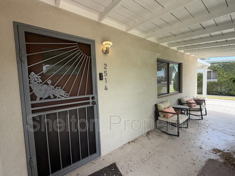2514 E Fairmount Ave - Photo 4 of 42