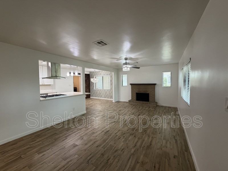 2514 E Fairmount Ave - Photo 5 of 42
