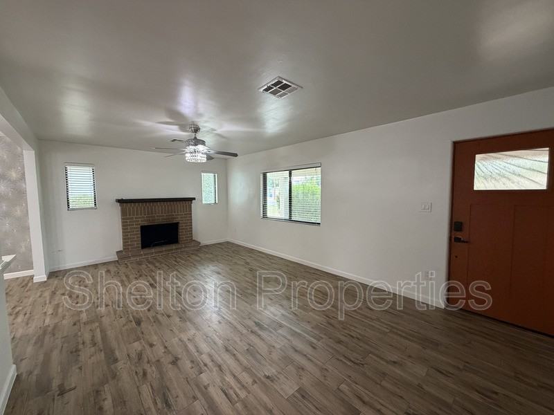 2514 E Fairmount Ave - Photo 6 of 42