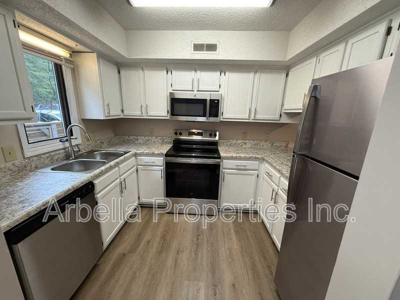 420 W Jackson Blvd #47 - Photo 4 of 23