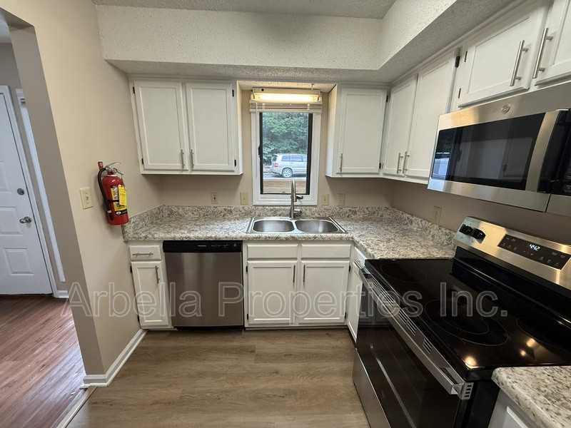 420 W Jackson Blvd #47 - Photo 5 of 23