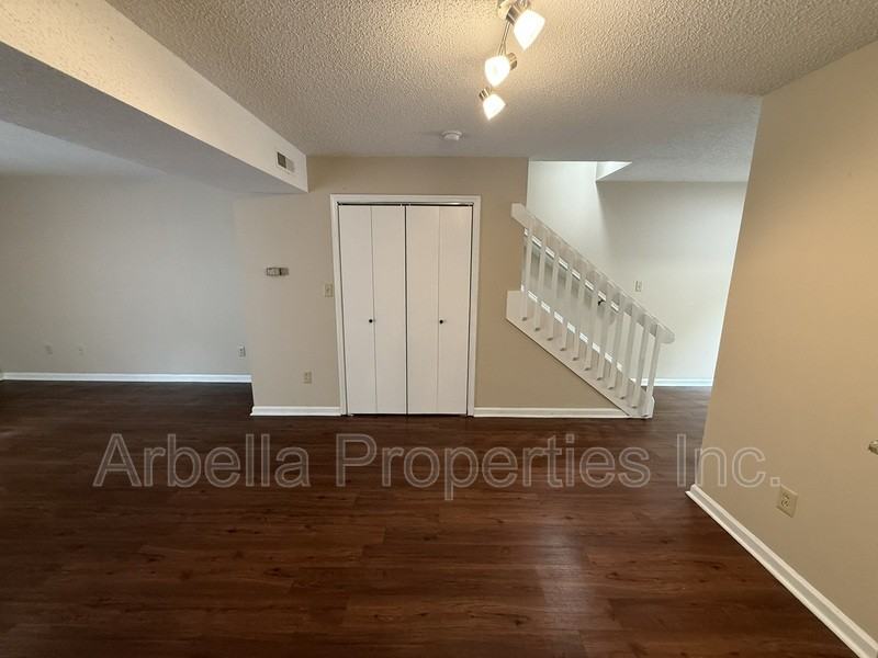 420 W Jackson Blvd #47 - Photo 7 of 23