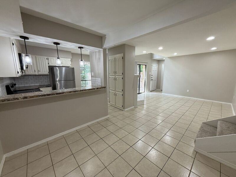 889 Dublin Dr #D - Photo 3 of 19